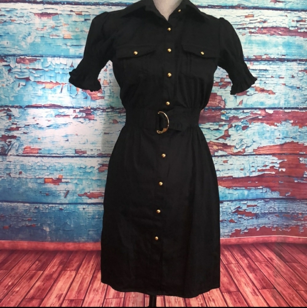 🛍 Adorable button-up short sleeve dress